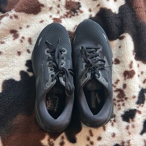 Men’s size 10 Brooks - cloud cushion